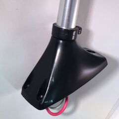 50cm Seyir Feneri, Bayrak direği. SİYAH